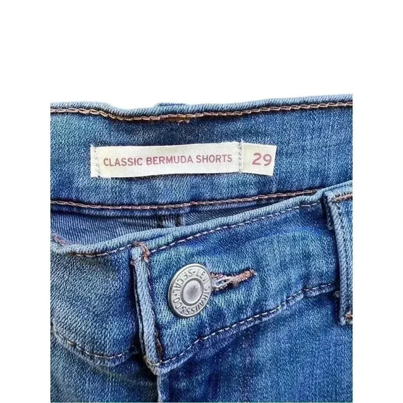 LEVI’S CLASSIC BERMUDA JEAN SHORTS•MEDIUM•SIZE 8• - Picture 6 of 10